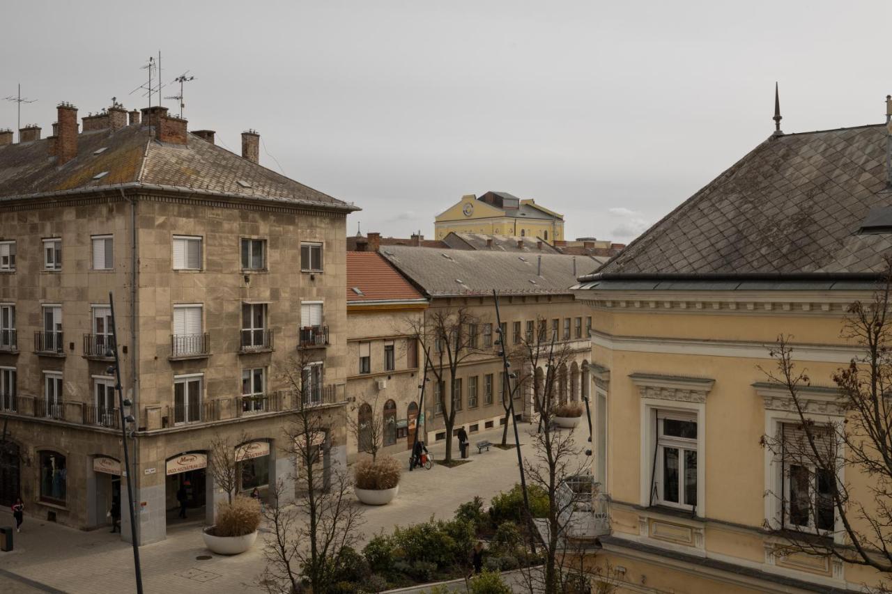Square 2 Apartment Debrecen Bagian luar foto