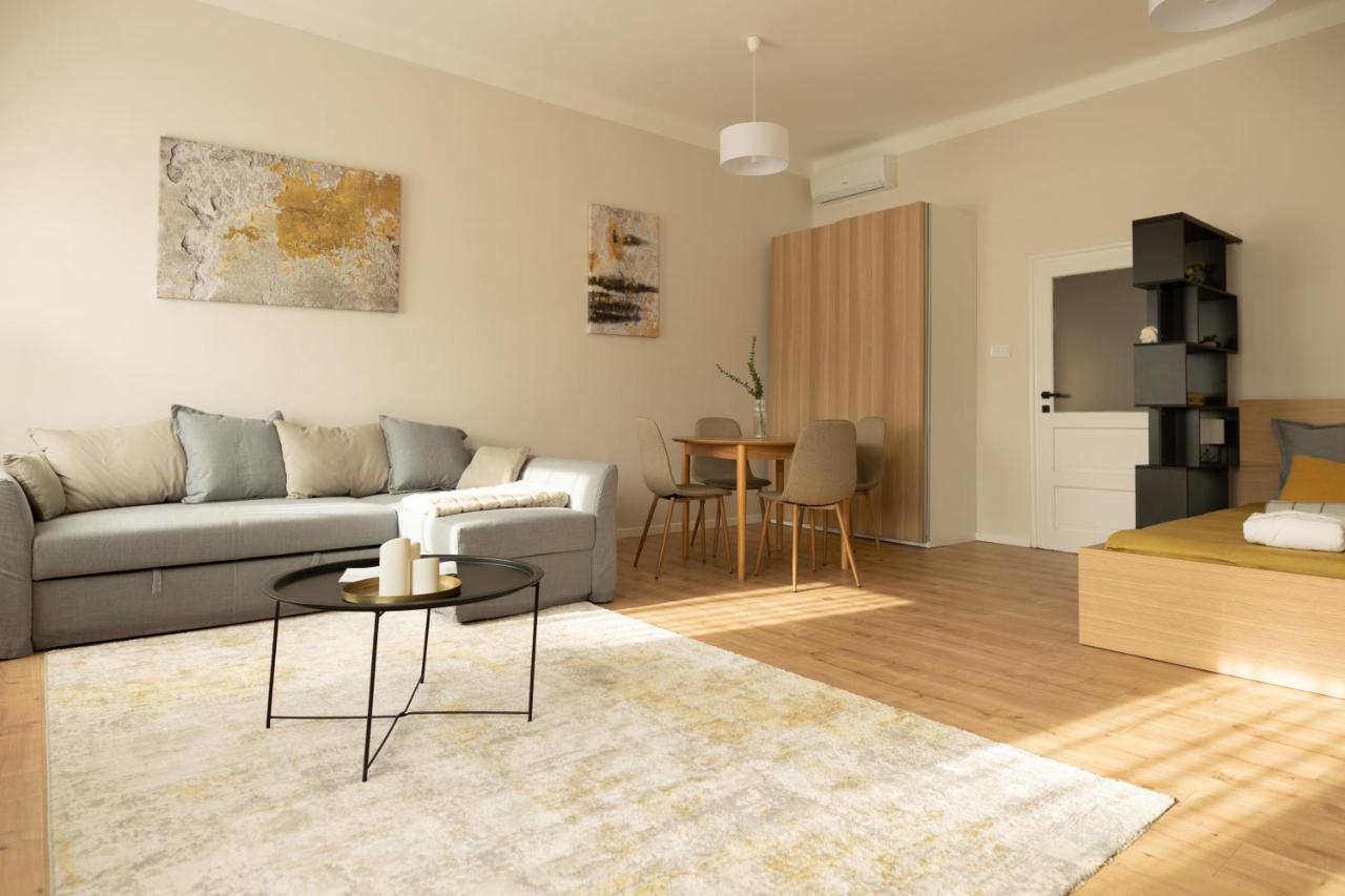Square 2 Apartment Debrecen Bagian luar foto