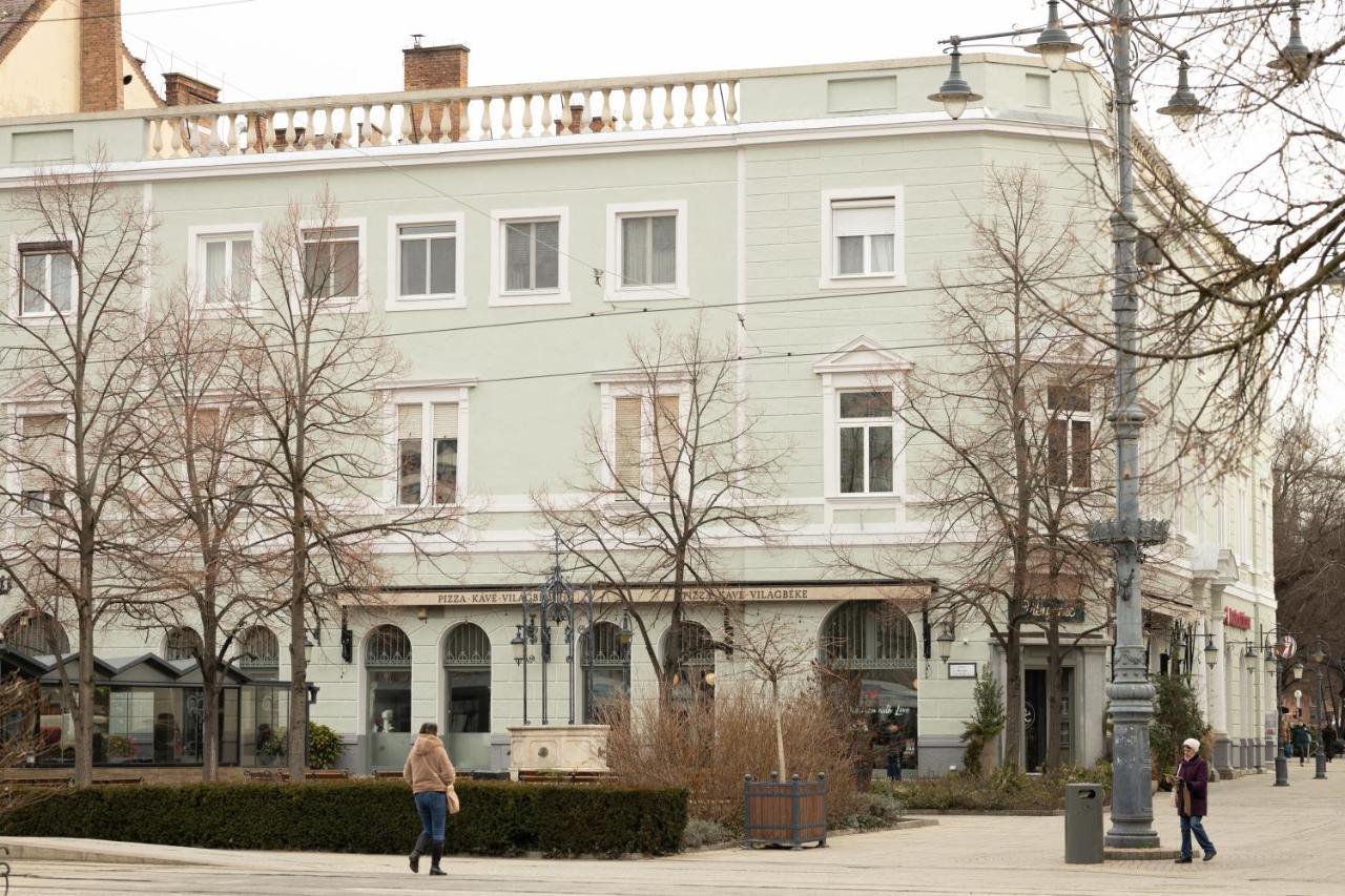 Square 2 Apartment Debrecen Bagian luar foto