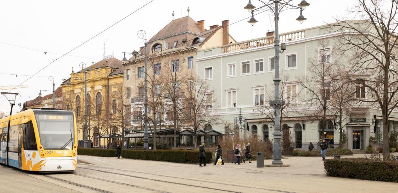 Square 2 Apartment Debrecen Bagian luar foto